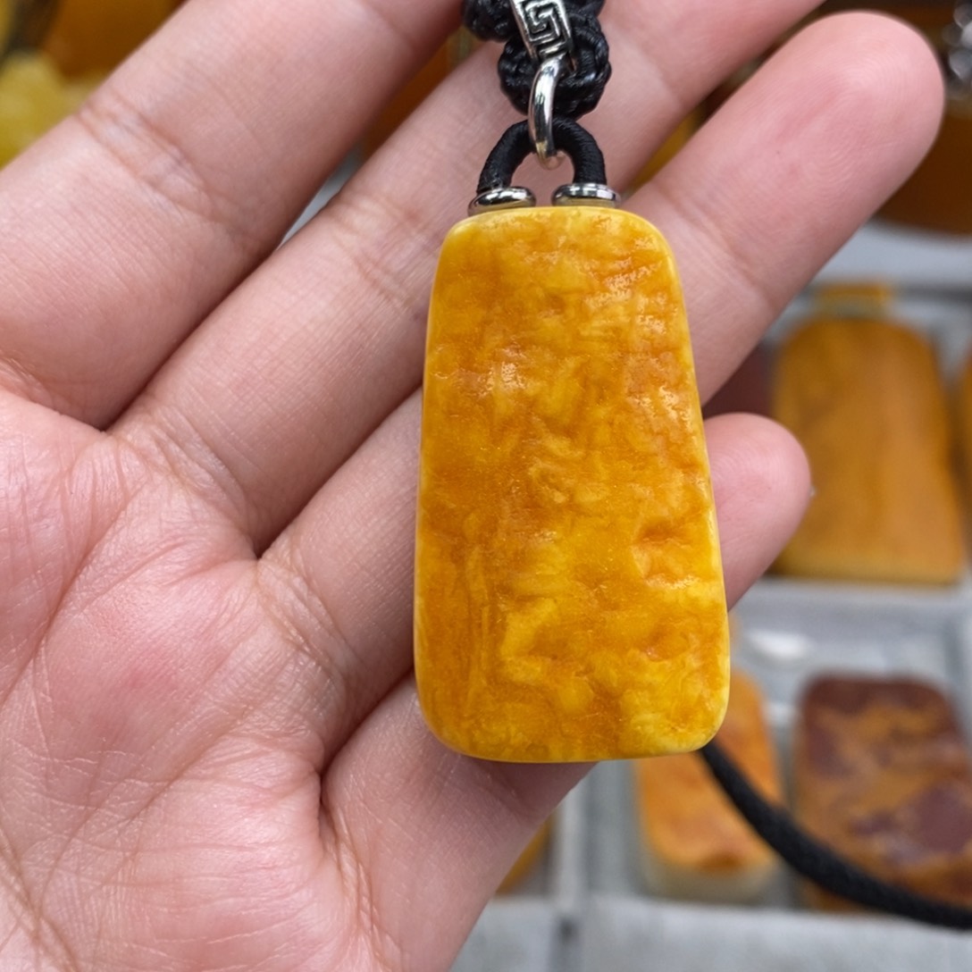 琥珀吊坠(赠链)未镶嵌