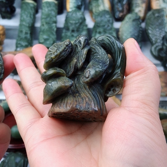 未镶嵌岫岩河磨玉（透闪石质玉）把件