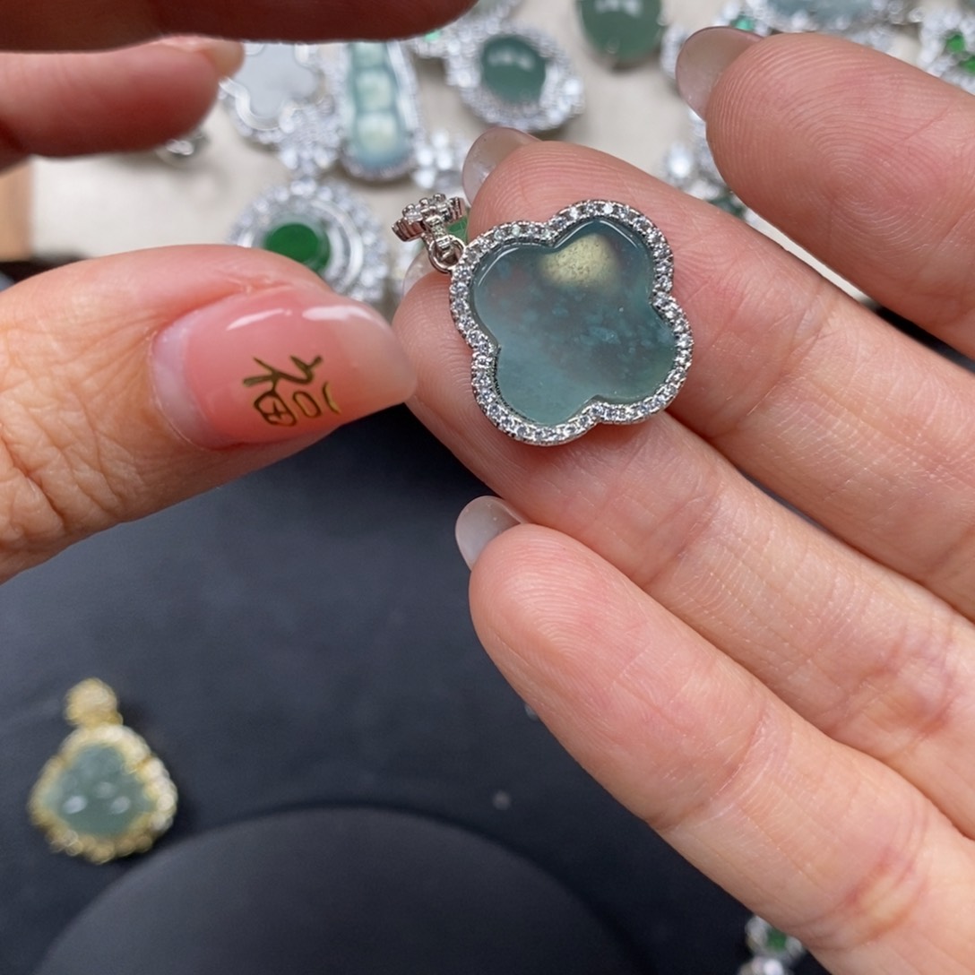 翡翠颈饰未镶嵌翡翠