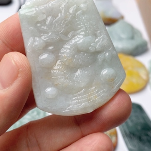 翡翠颈饰未镶嵌翡翠