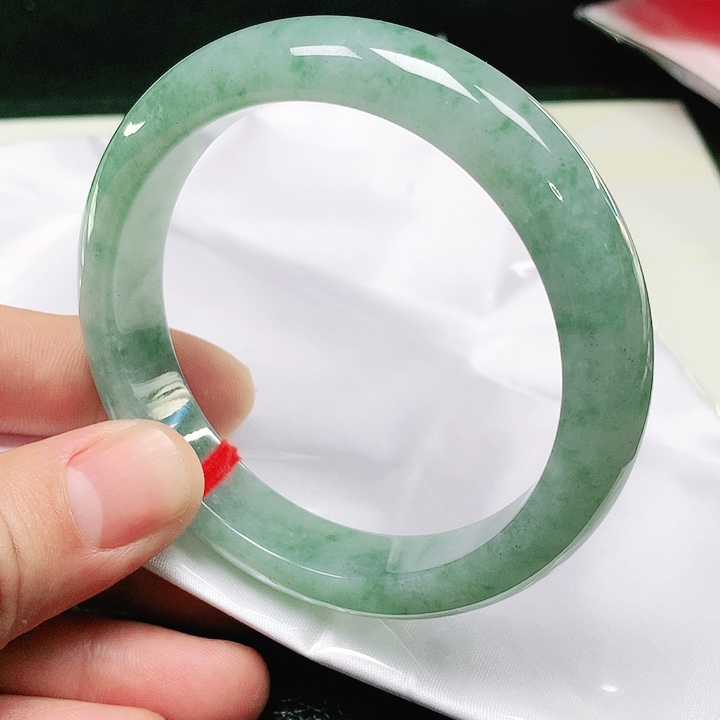 翡翠手镯（圆镯）未镶嵌翡翠手镯未镶嵌