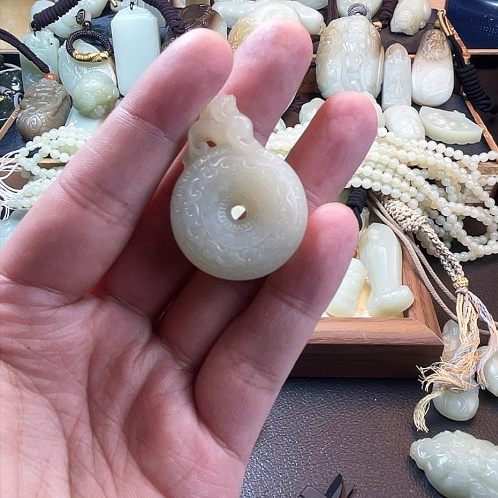 和田玉颈饰未镶嵌