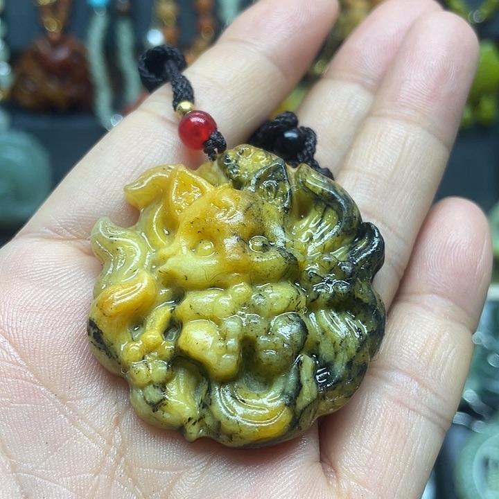 未镶嵌蛇纹石玉颈饰