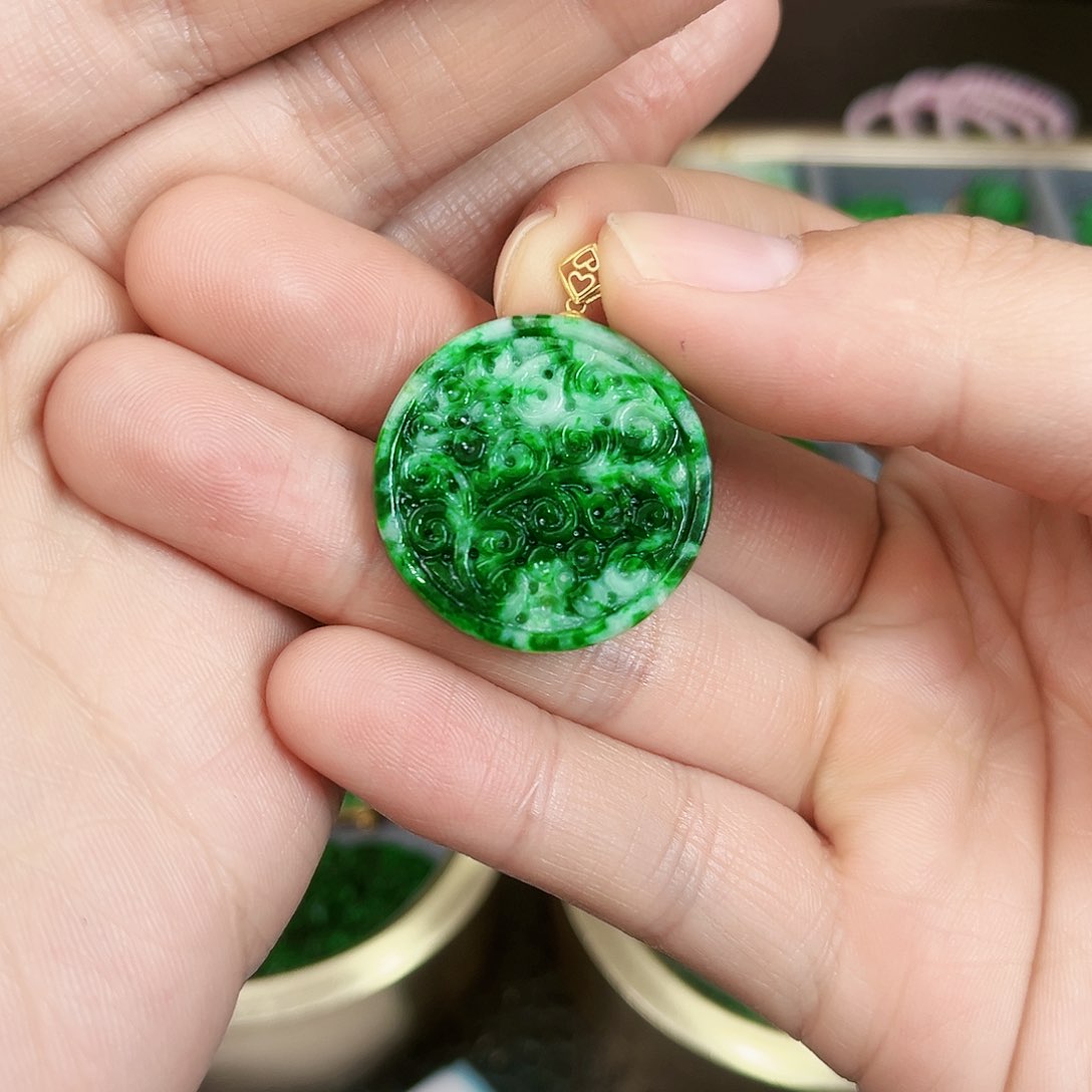 翡翠颈饰18K金镶嵌吊坠