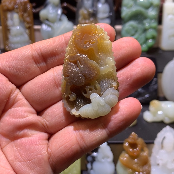 和田玉未镶嵌颈饰