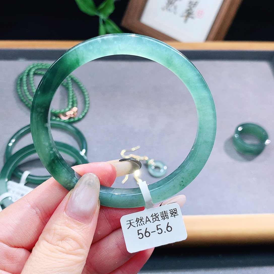 翡翠手镯（圆镯）未镶嵌