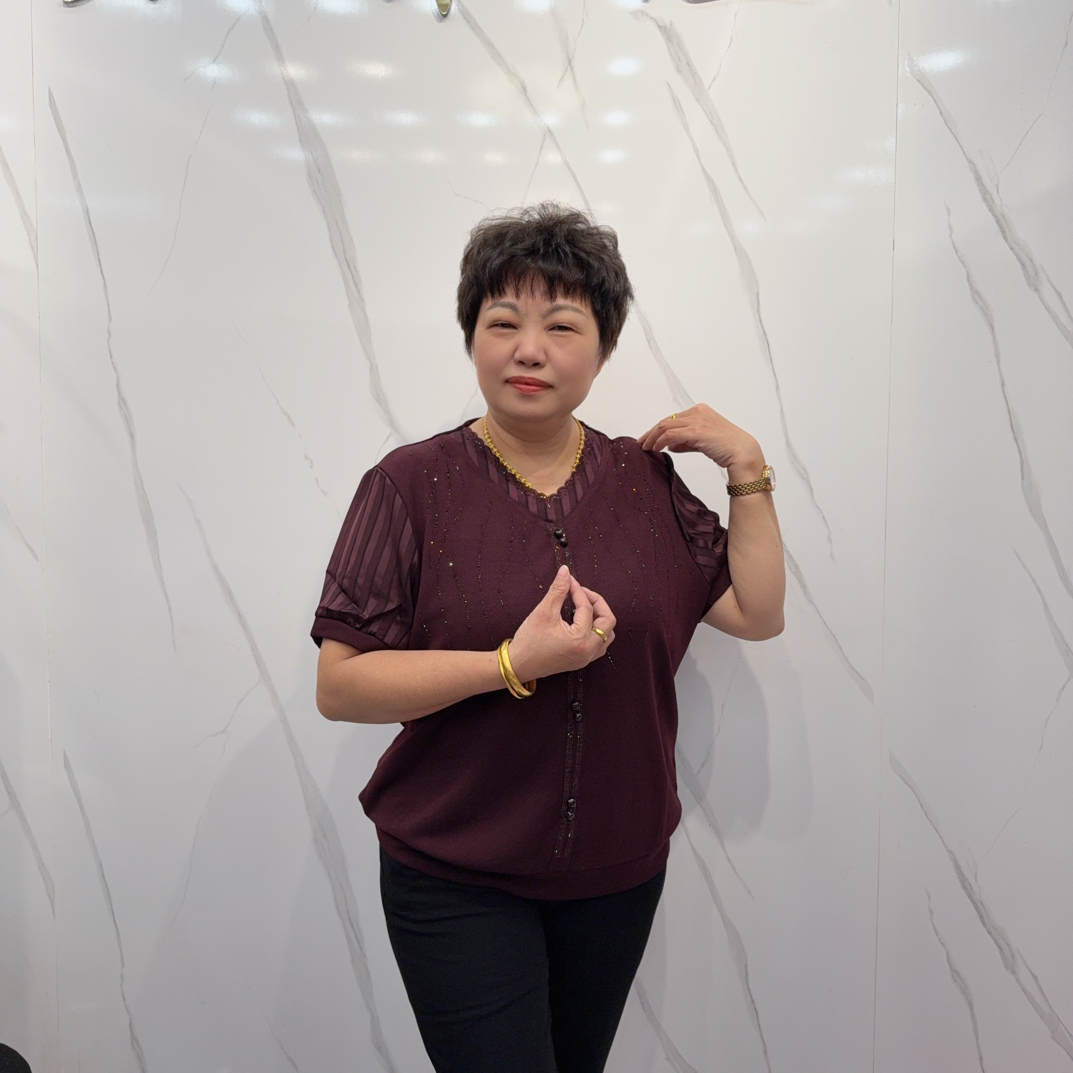 2233夏季新款时尚百搭宽松显瘦V领短袖妈妈上衣女装