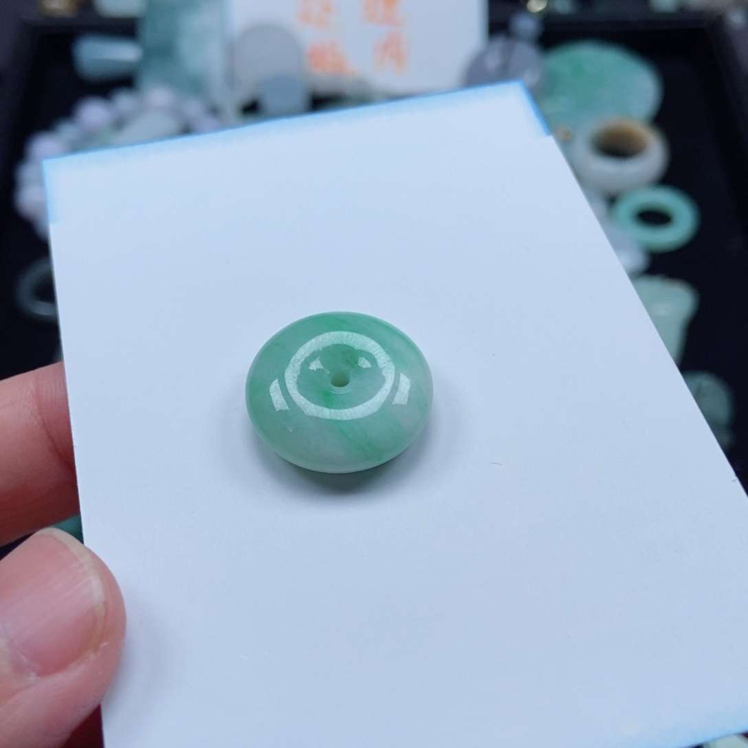 翡翠颈饰未镶嵌随**流