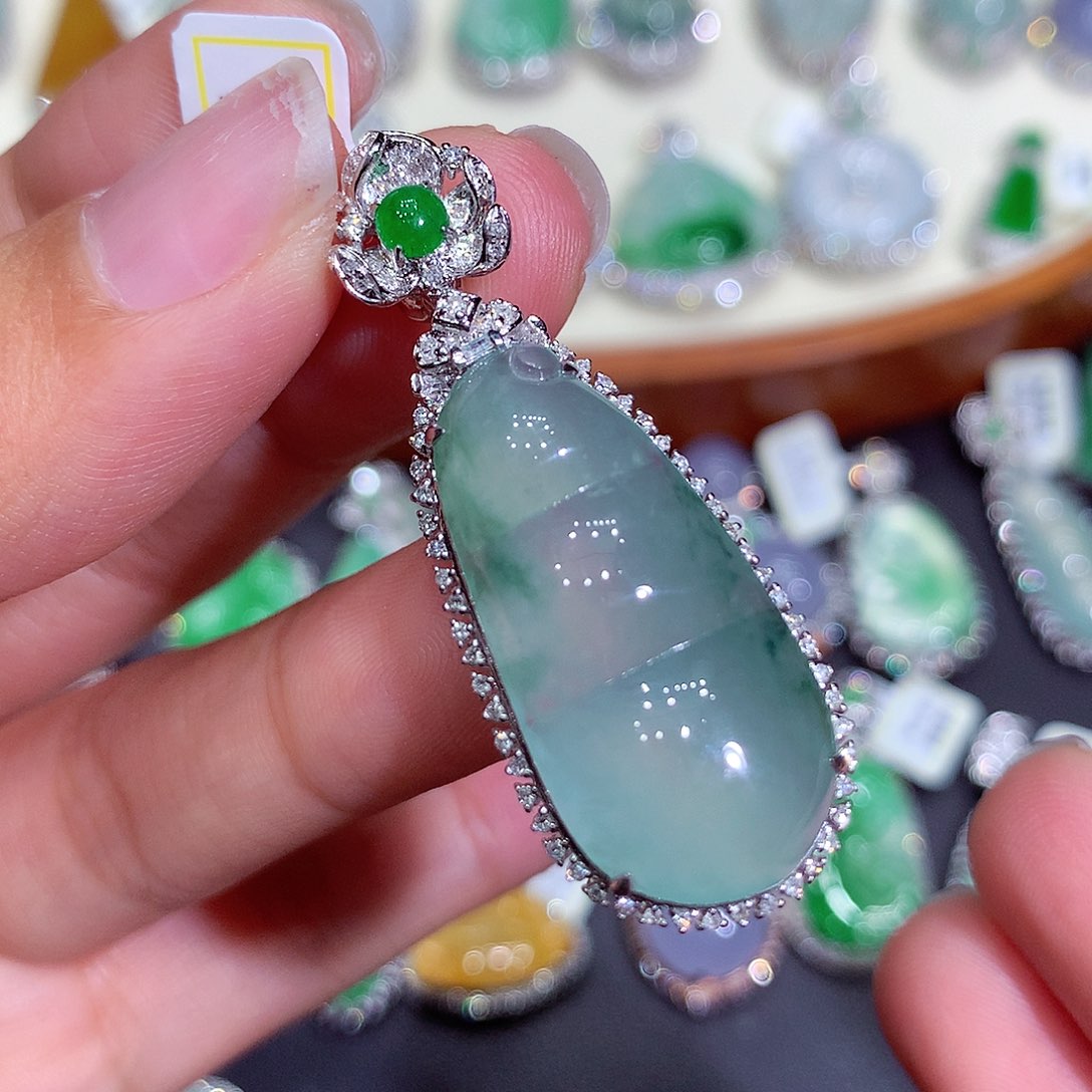 翡翠吊坠(不含链)18K金镶嵌