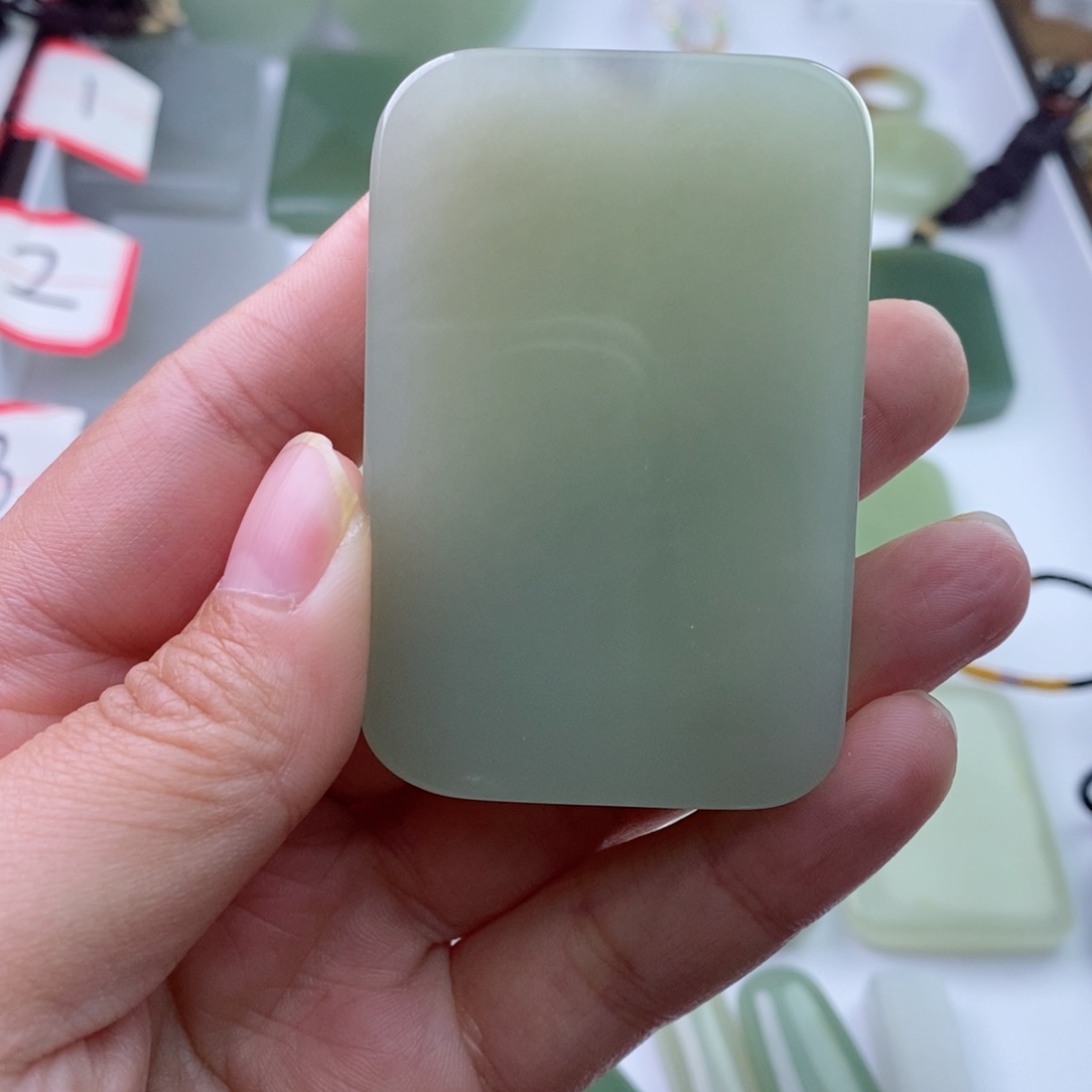 和田玉颈饰未镶嵌来****Q微包容有结构