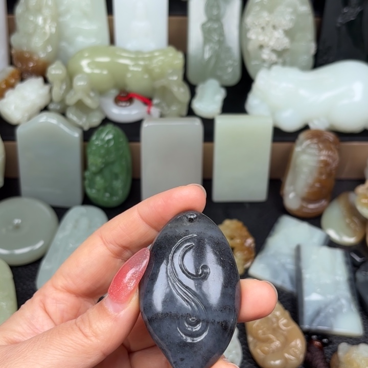 颈饰未镶嵌和田玉