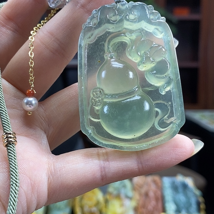 蛇纹石玉未镶嵌颈饰