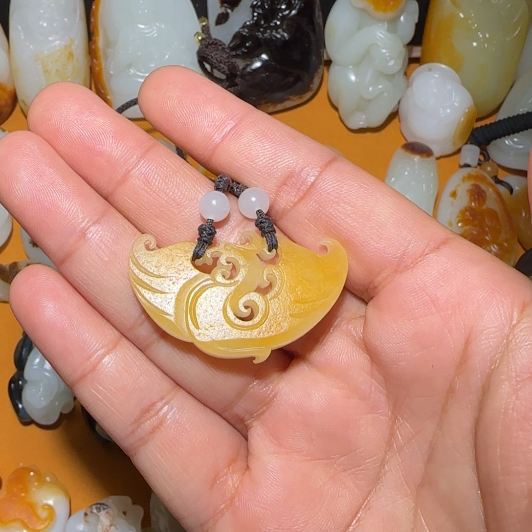 和田玉颈饰未镶嵌人***土