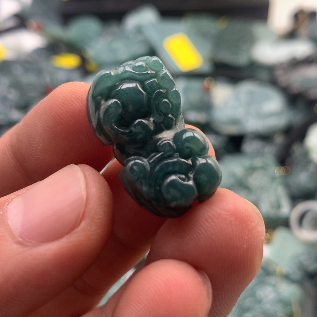 颈饰未镶嵌翡翠貔貅