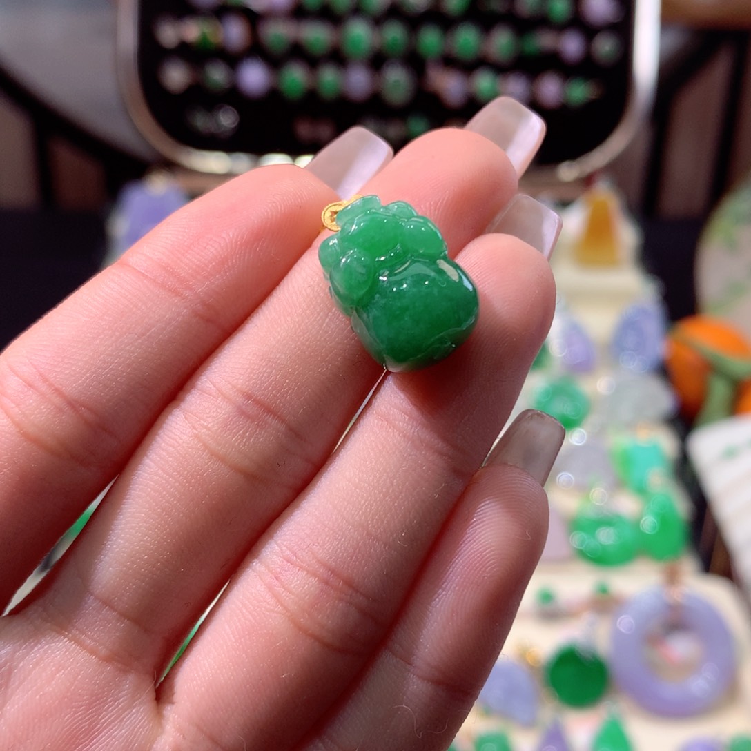 翡翠颈饰18K金镶嵌翡翠