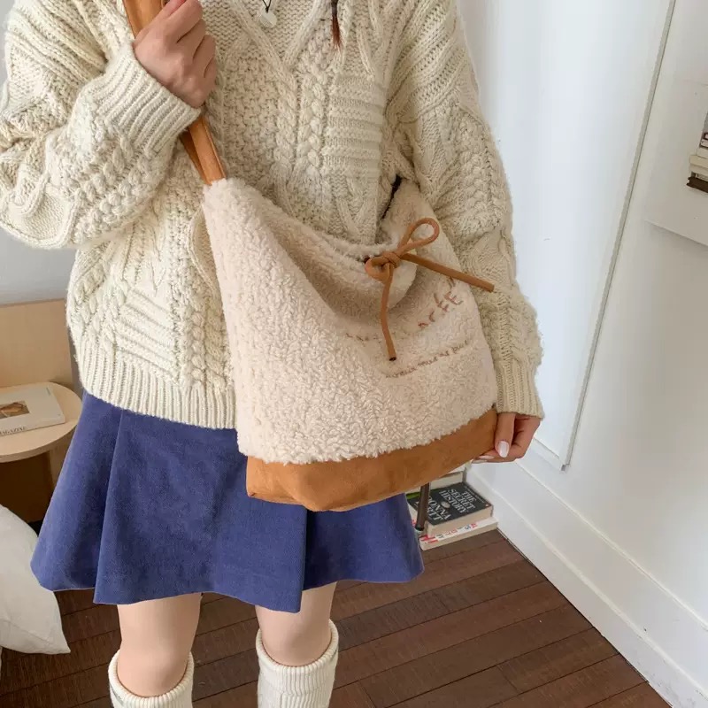 麂皮绒包包女大容量可调节肩带秋冬季单肩腋下包斜跨通勤托特包