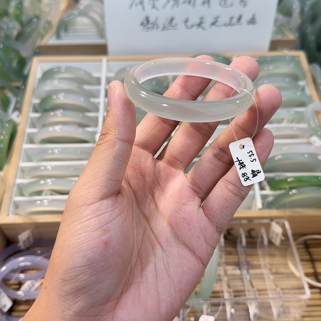 玛瑙/玉髓未镶嵌手镯圈口55.5