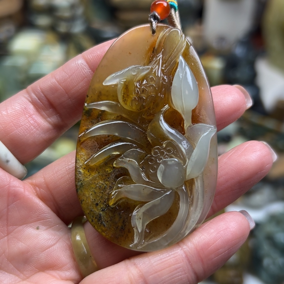岫玉未镶嵌颈饰花玉莲花喜鹊