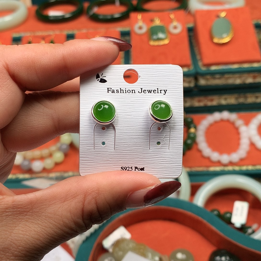 姐***弟和田玉未镶嵌耳饰