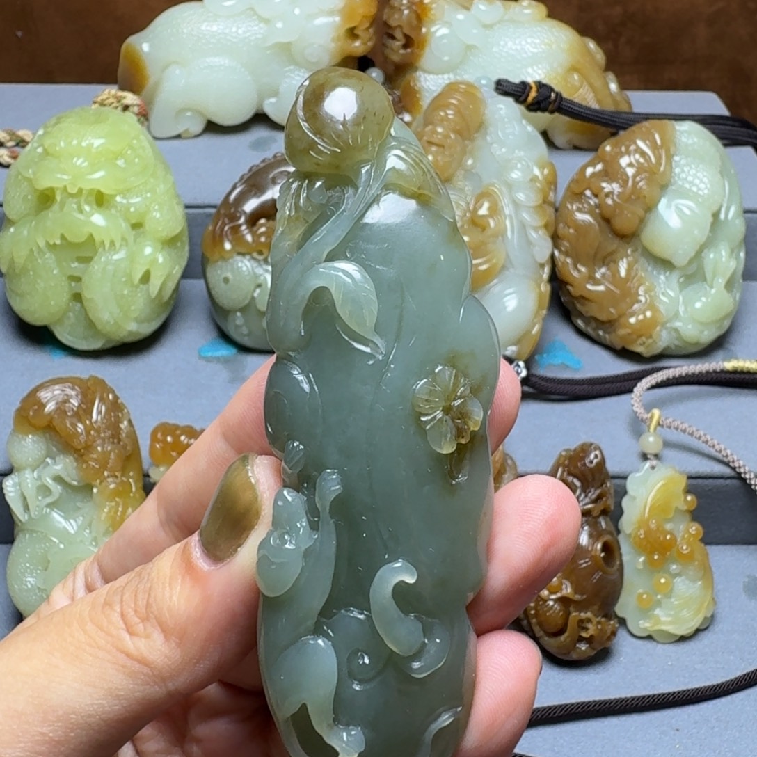颈饰未镶嵌和田玉