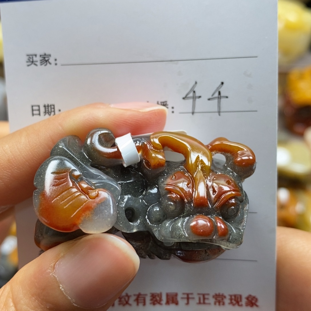石英质玉（黄龙玉）颈饰未镶嵌