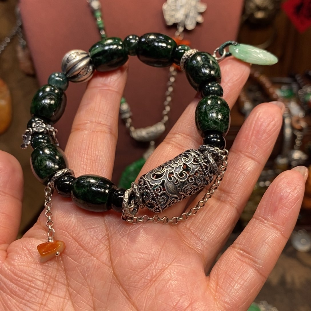 翡翠吊坠(赠链)未镶嵌