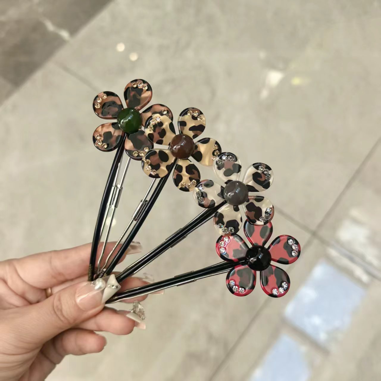 【AZ阿兹娜】韩国进口AZNAVOUR精致豹纹水钻花朵一字夹发夹马尾夹