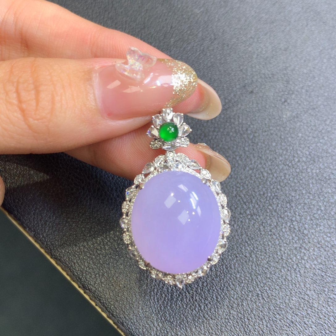 E***o翡翠18K金镶嵌颈饰