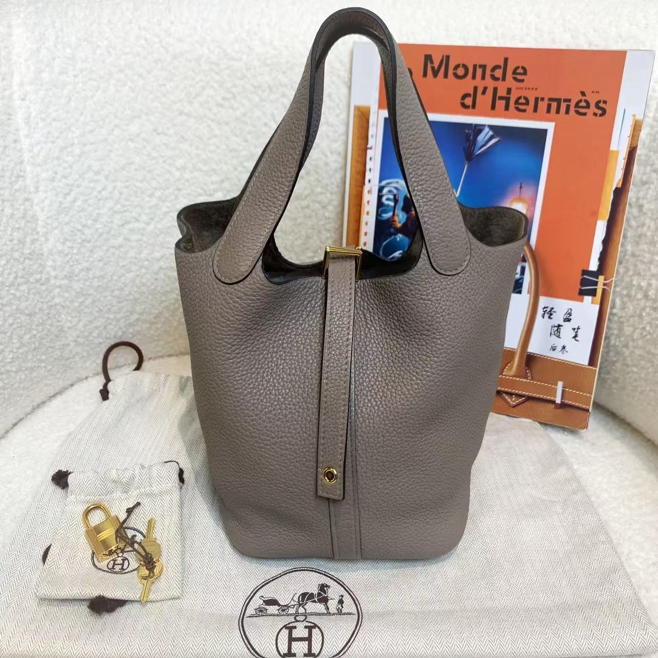 99新 Hermes/爱马仕 壹臻银河灰金扣菜篮子18y刻手提包/ 87128222