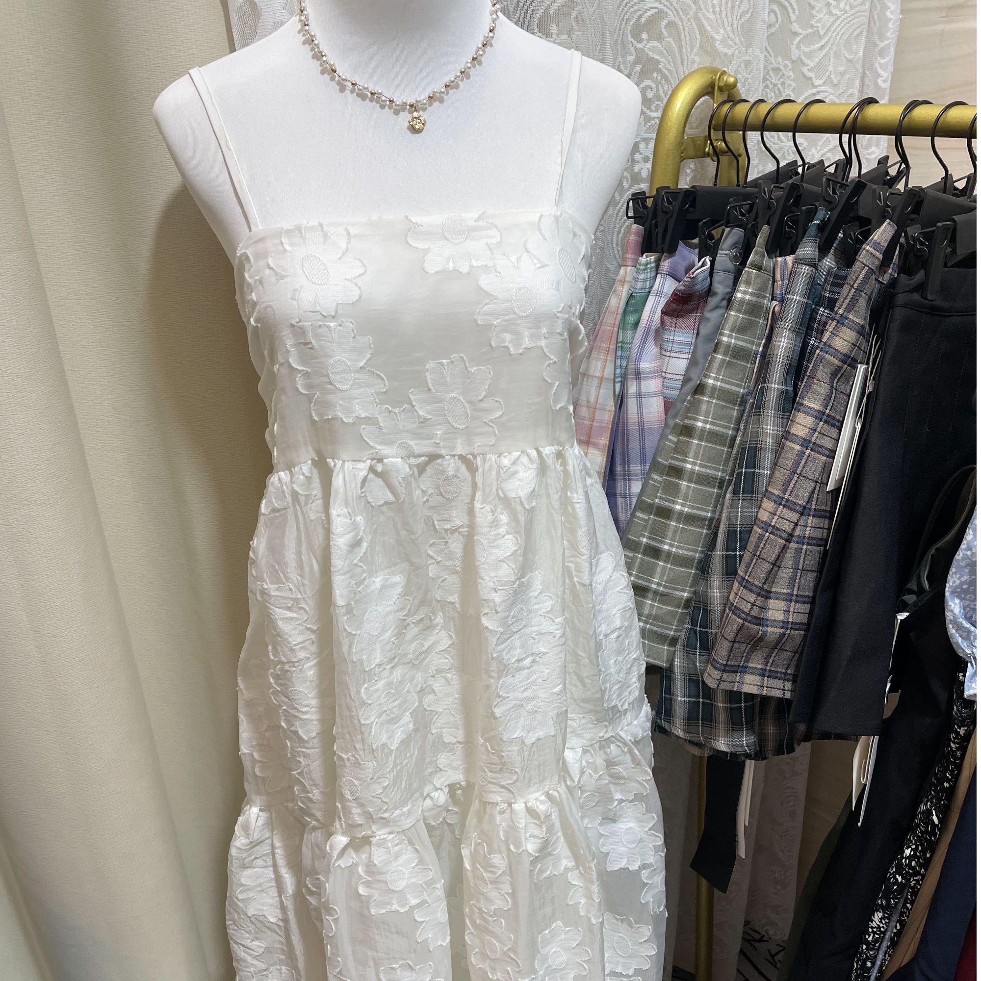 吊带连衣裙短裙吊带纯色连衣裙女装蕾丝显瘦气质时尚春夏裙子