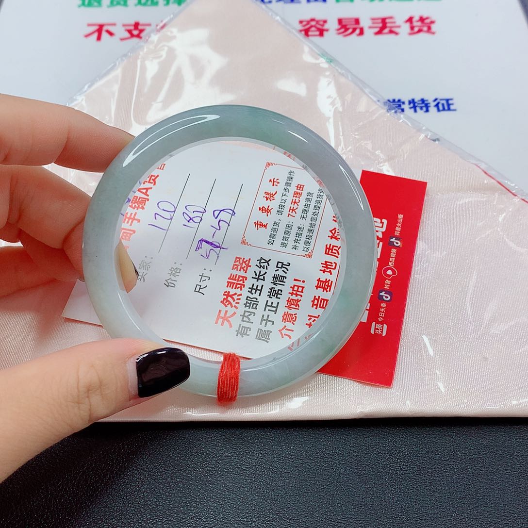 翡翠手镯未镶嵌翡翠