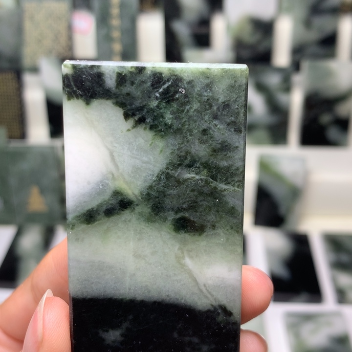 独山玉颈饰未镶嵌