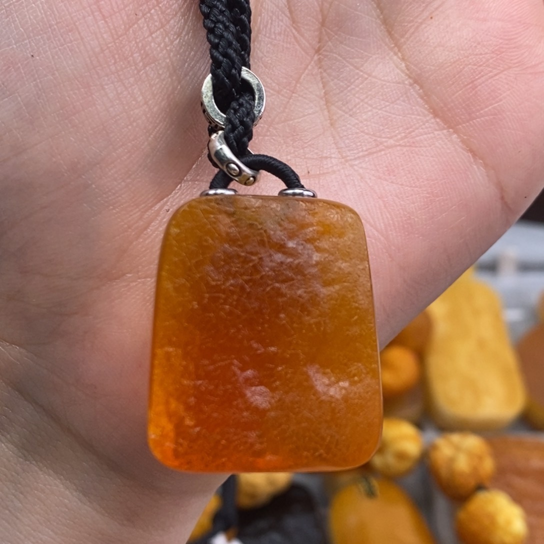 琥珀吊坠(赠链)未镶嵌
