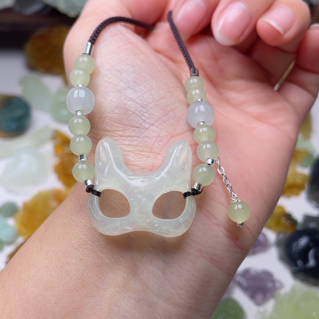 蛇纹石玉颈饰未镶嵌