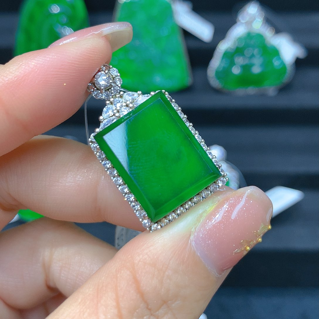 翡翠吊坠(赠链)银S925镶嵌0088