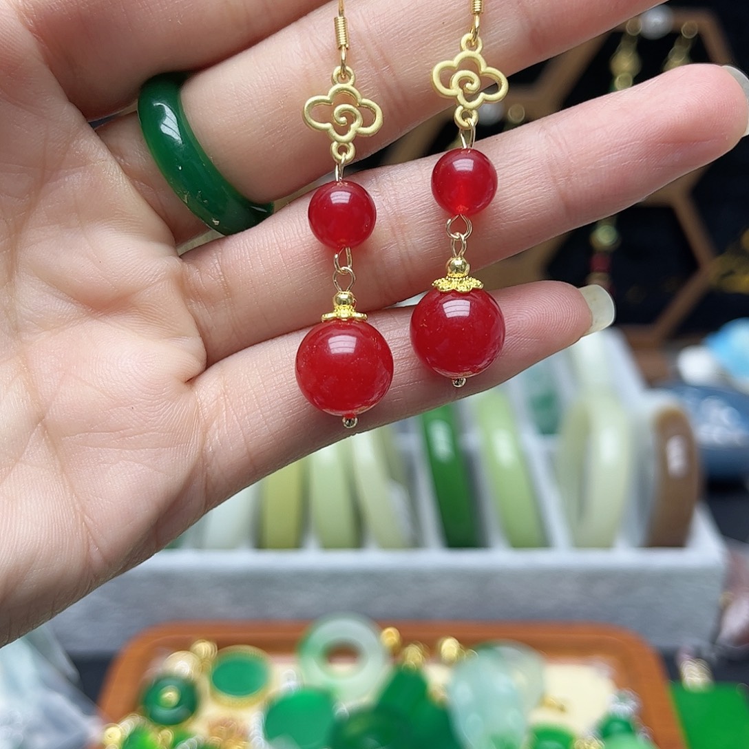 翡翠未镶嵌耳饰红