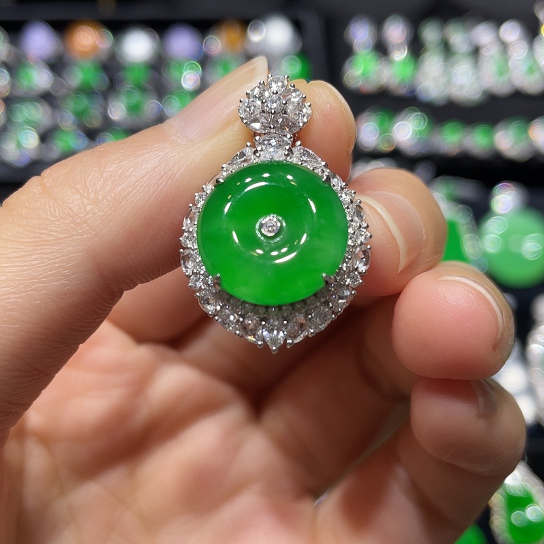 翡翠吊坠(不含链)18K金镶嵌平安扣