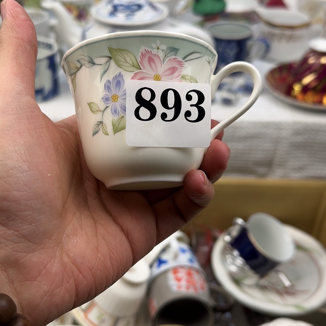 茶盏上**孑我的小姐姐们都是我的小可爱们的生日礼物