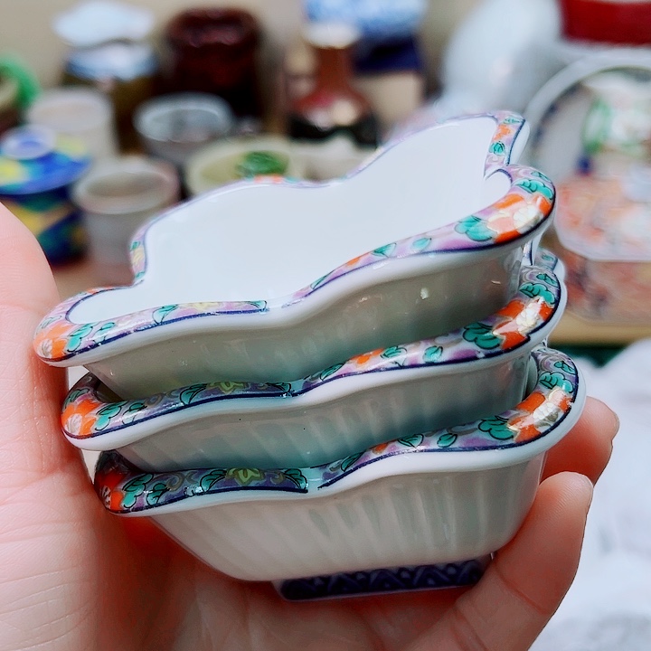 芳*1555585889889989996