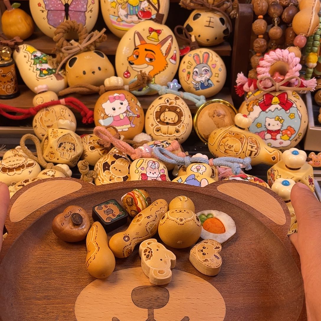 山***王给小姐姐闪拍哈哈哈哈哈