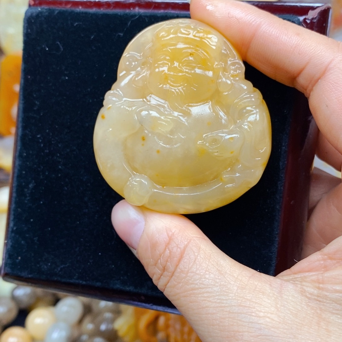 石英质玉（黄龙玉）未镶嵌颈饰