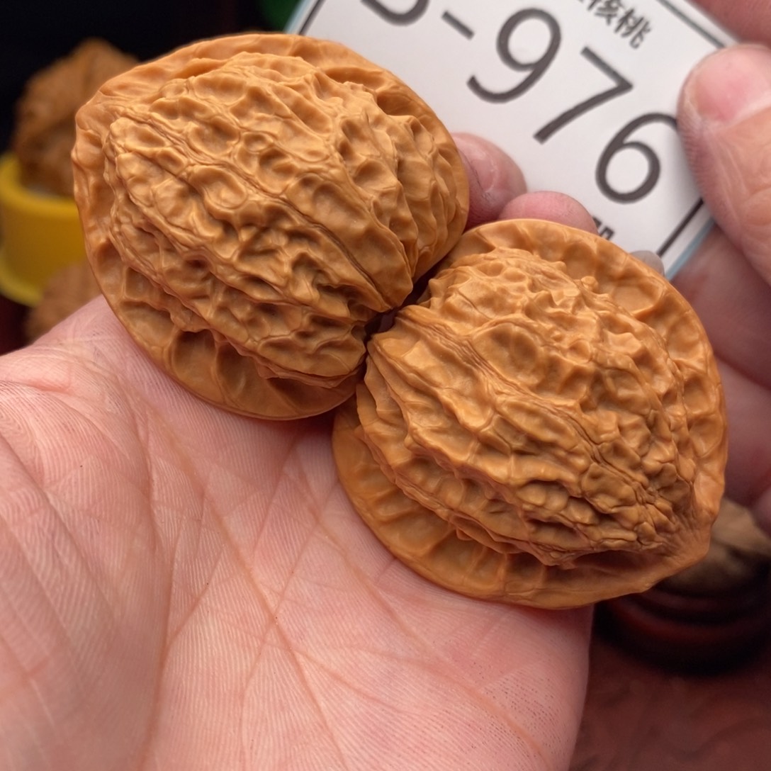文玩核桃把件金牛40