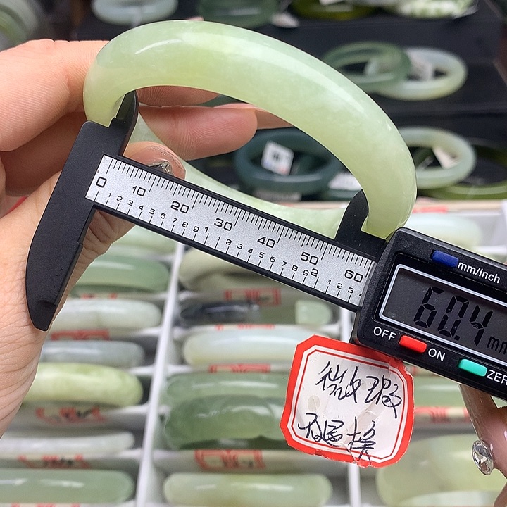 蛇纹石玉手镯未镶嵌785