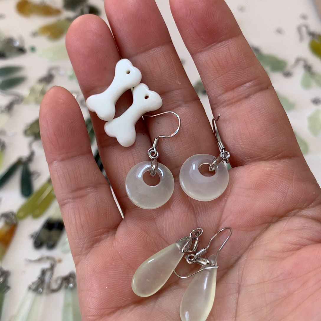 蛇纹石玉耳饰未镶嵌