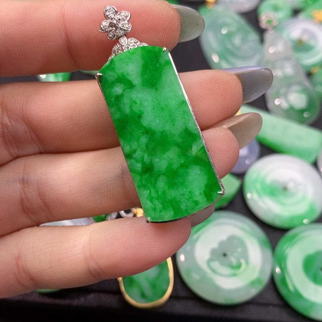 翡翠18K金镶嵌颈饰@**姐翡翠