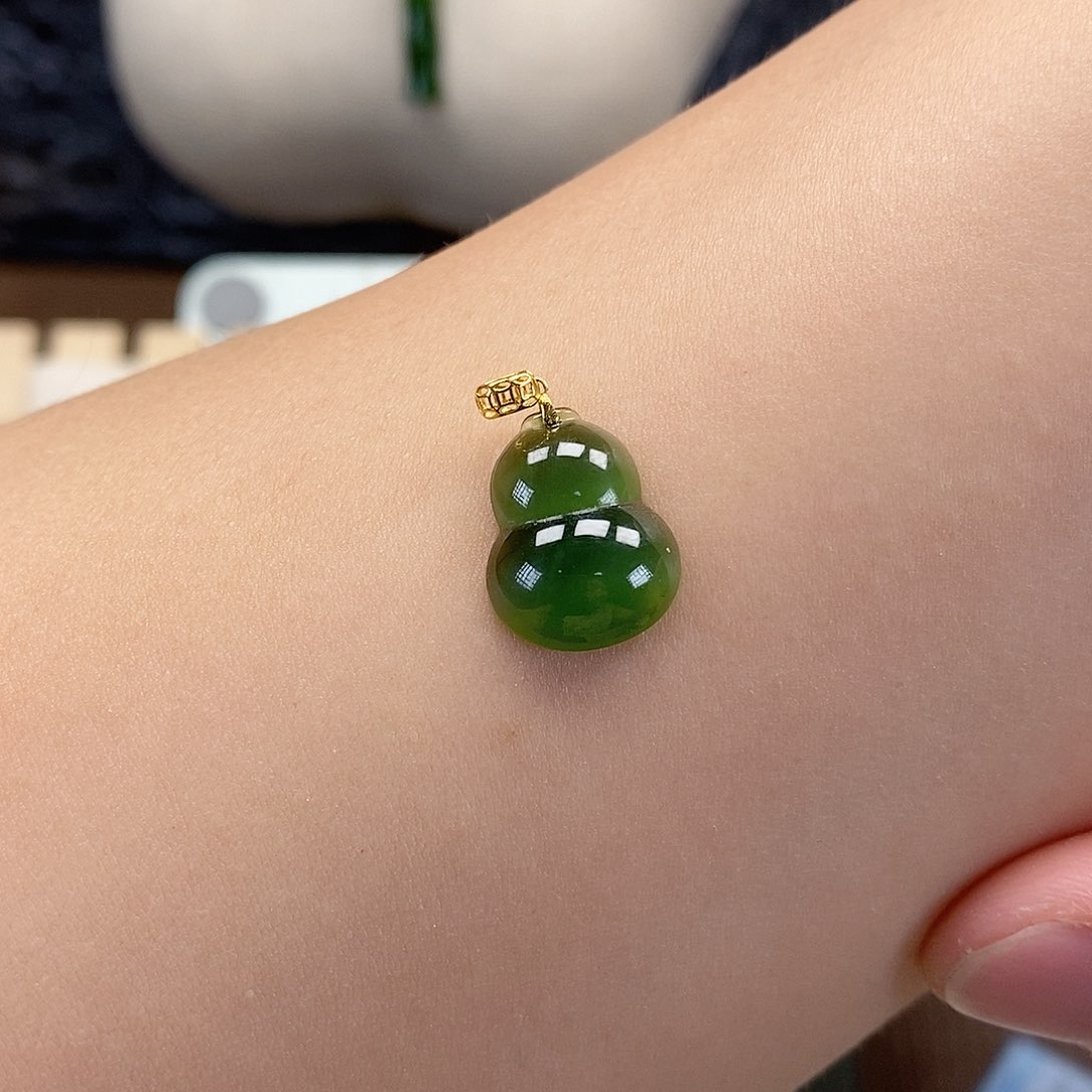 和田玉18K金镶嵌吊坠(赠链)