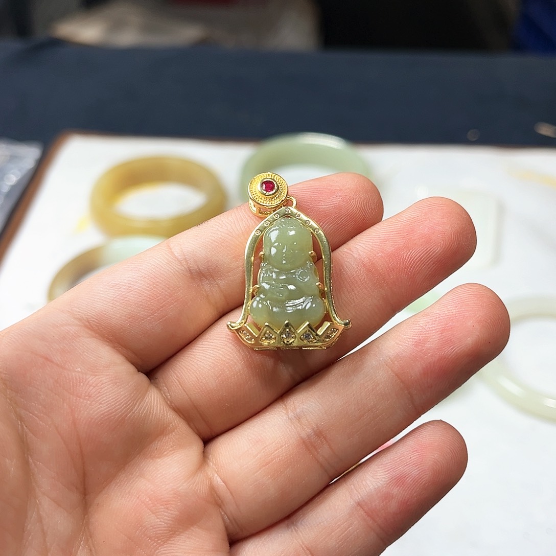 和田玉未镶嵌吊坠(不含链)77