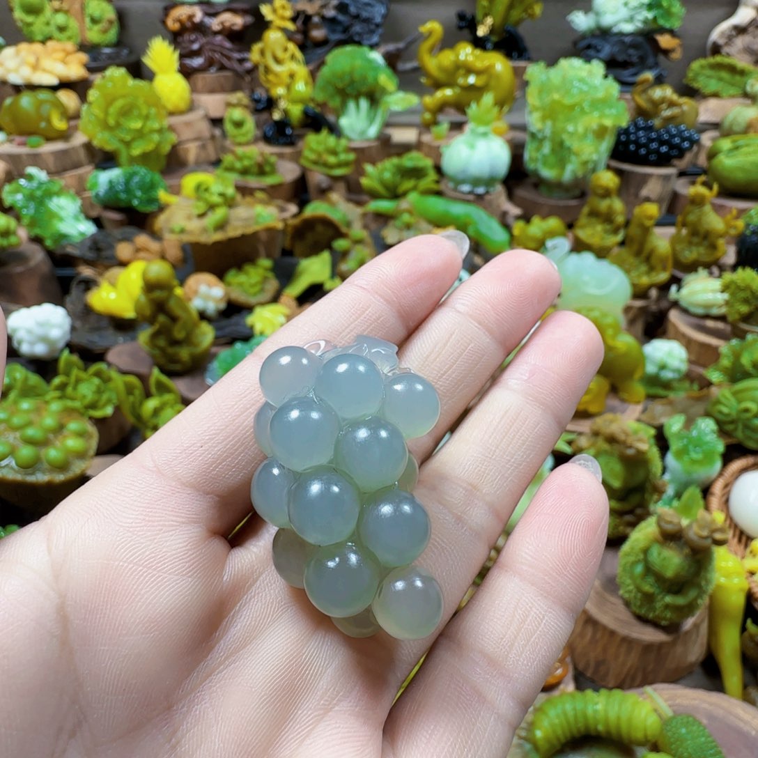 蛇纹石玉未镶嵌挂坠