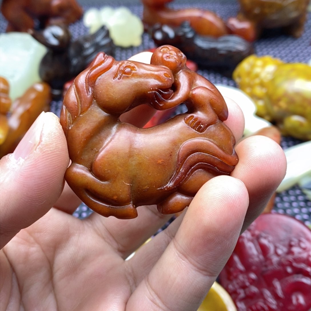 蛇纹石玉颈饰未镶嵌
