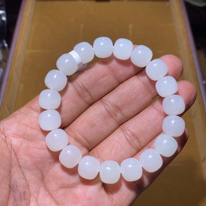 明***。和田玉（白玉）未镶嵌颈饰